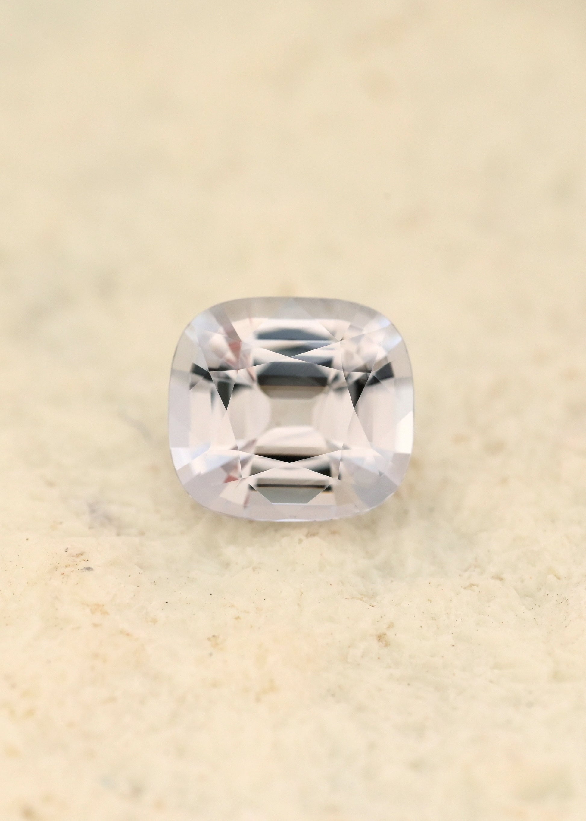 Silver Spinel 0.96ct