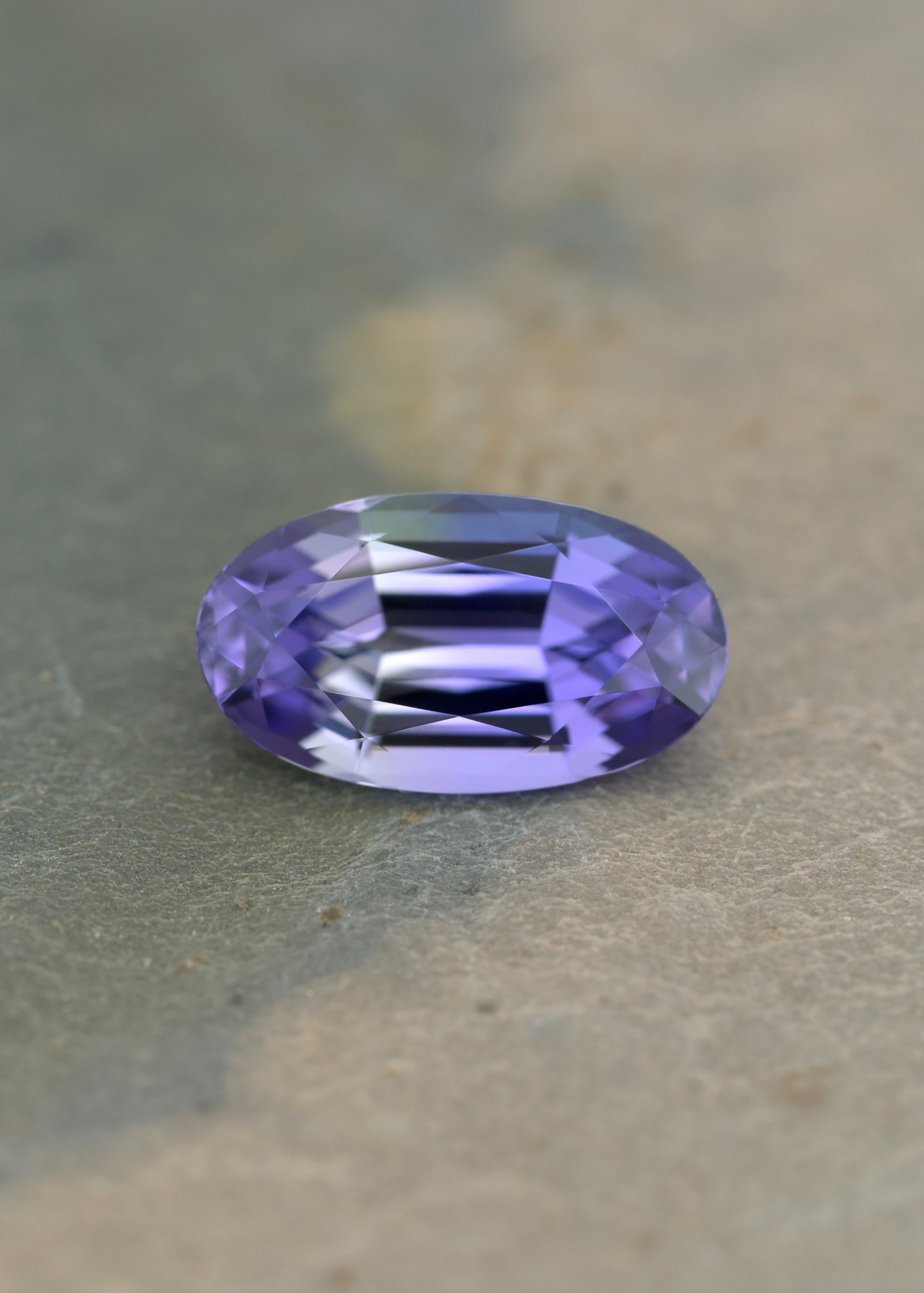 Bi-color unheated Tanzanite 1.22ct