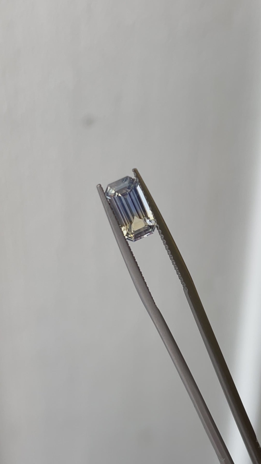 Bi-color Sapphire 2.01ct