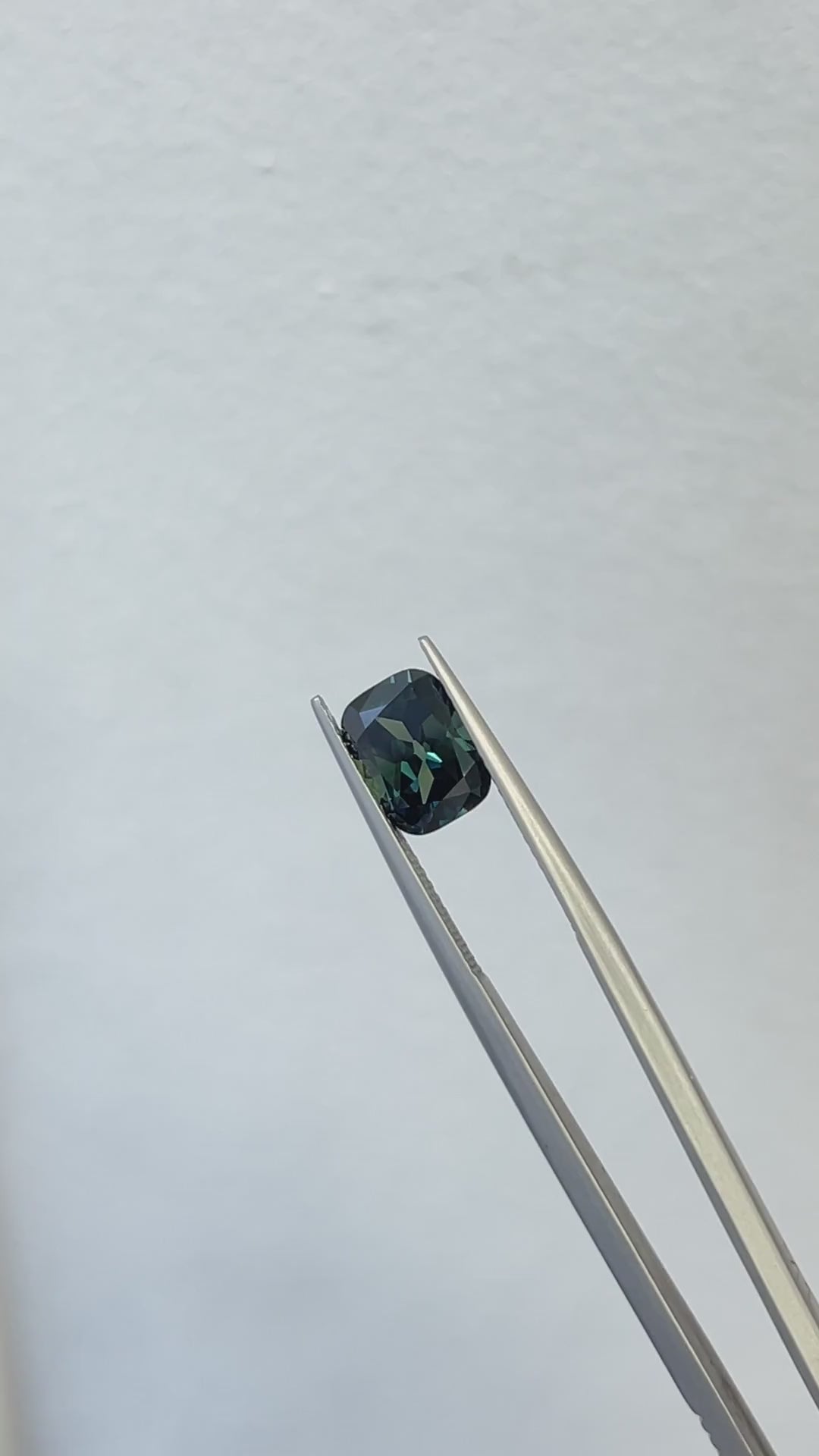 Old mine cut Sapphire 2.80ct