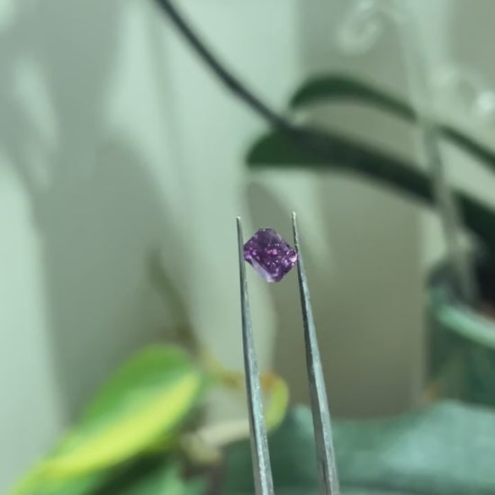 Color-shift Sapphire 1.25ct