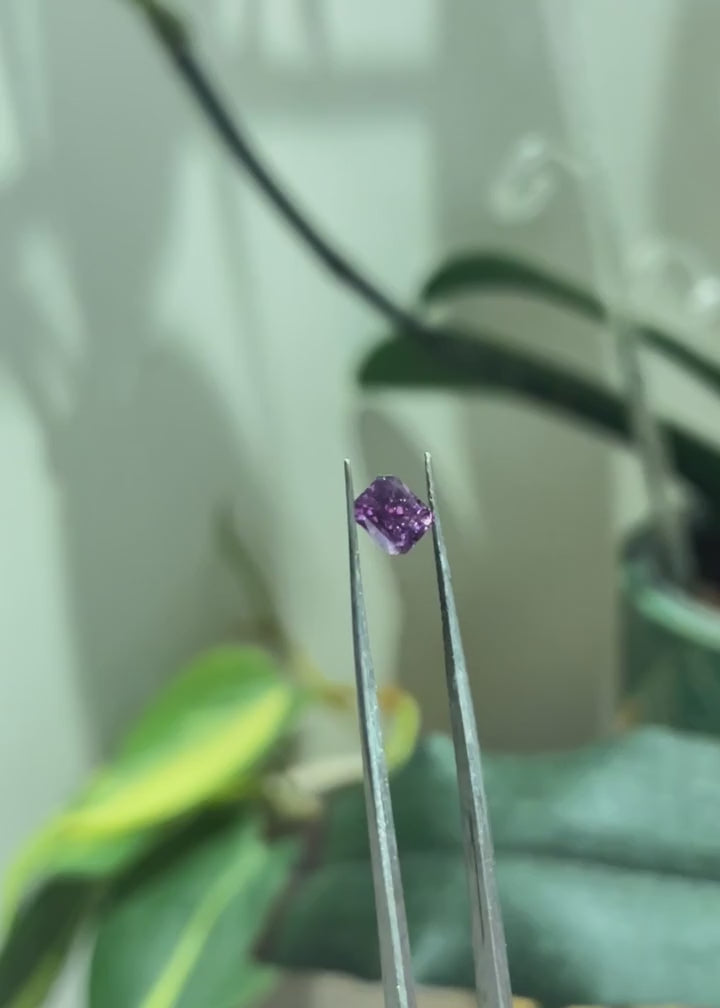 Color-shift Sapphire 1.25ct