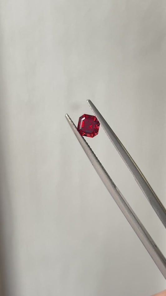 Asscher cut Garnet 0.95ct