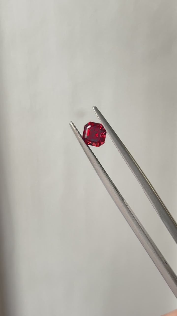 Asscher cut Garnet 0.95ct
