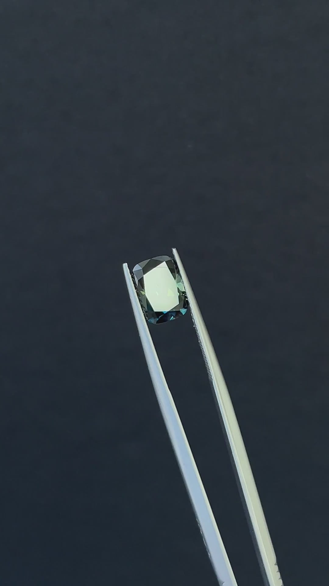 Old mine cut Sapphire 2.80ct
