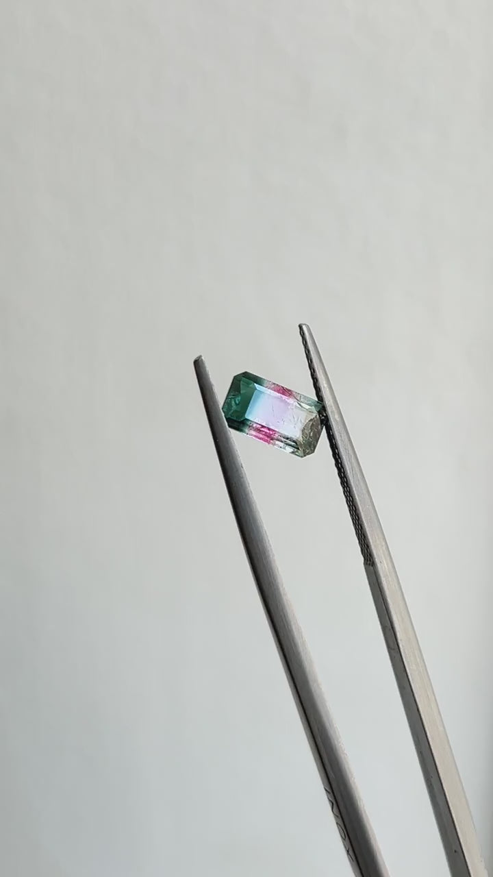 Tri-color Tourmaline 1.01ct
