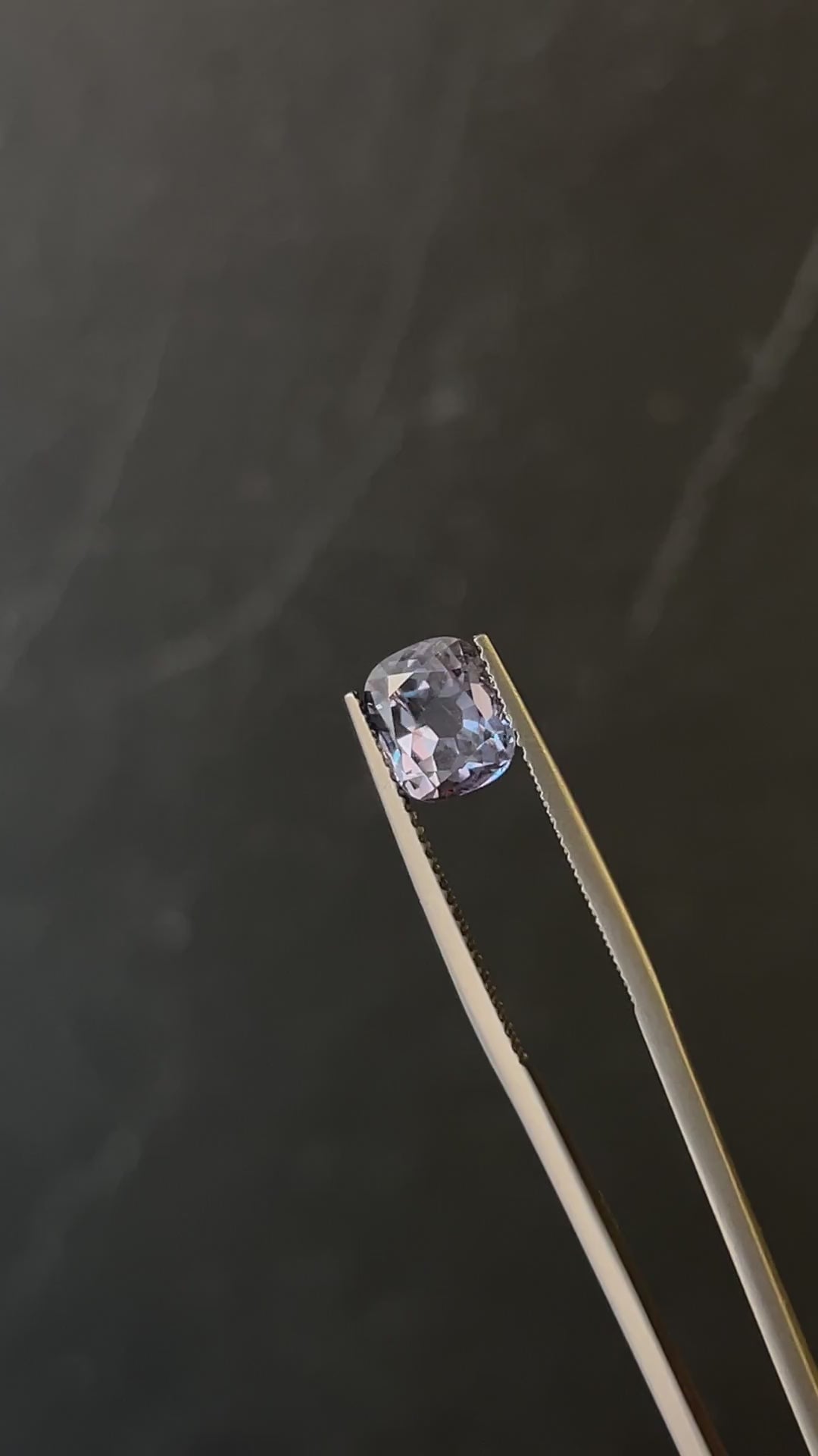 Old mine cut Sapphire 2.60ct