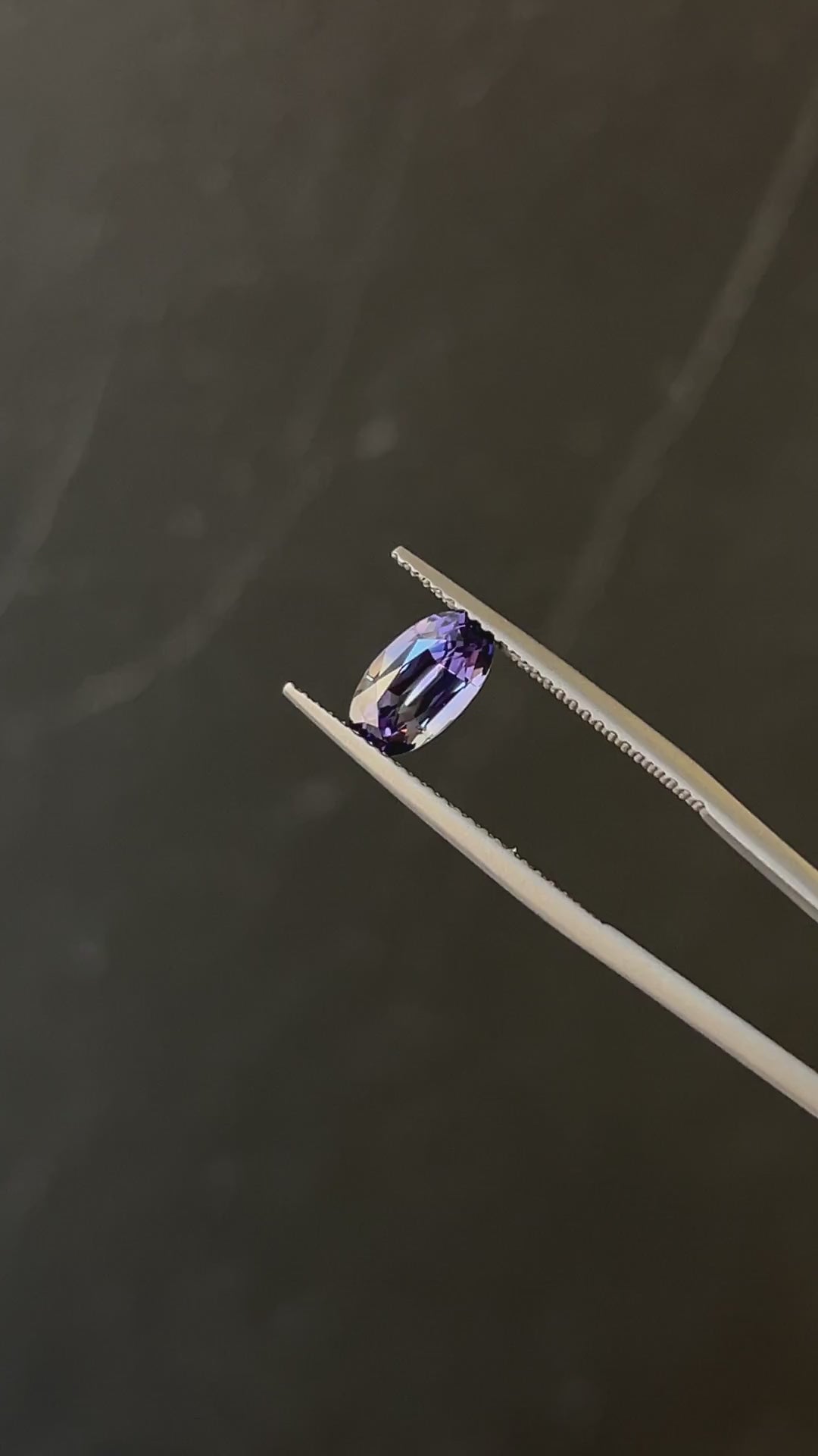Bi-color unheated Tanzanite 1.22ct