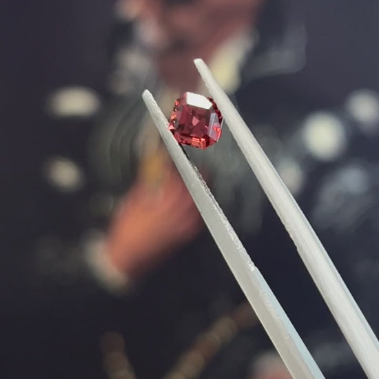 Asscher cut Garnet 0.95ct