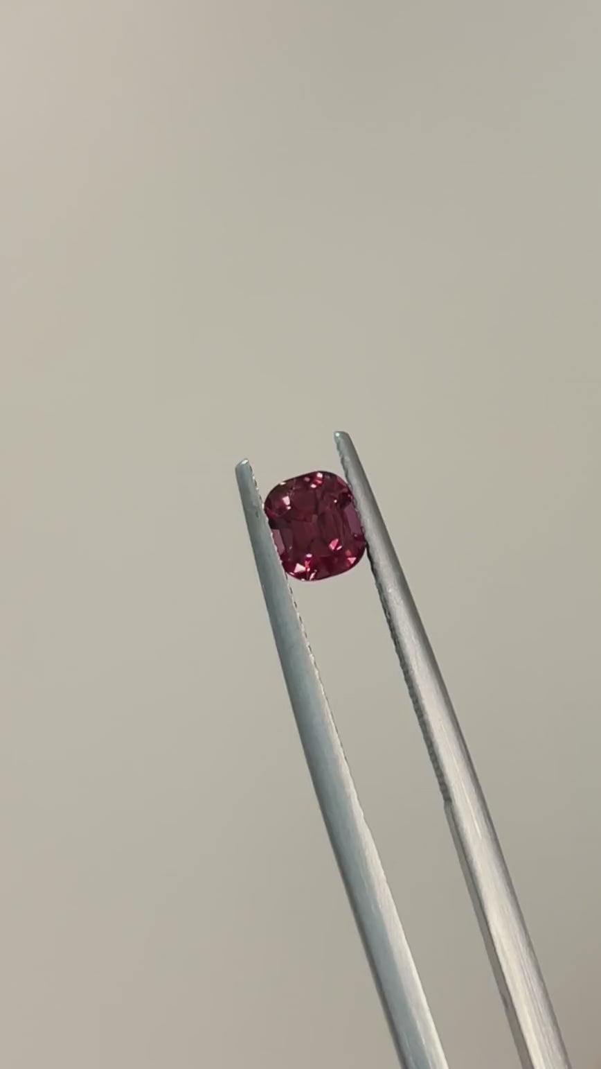 Mismatch Garnet pair 1.95ct